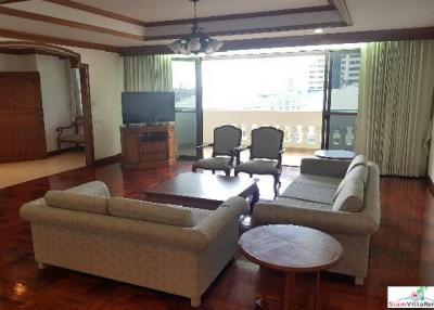 Charan Tower  Extra Large Three Bedroom with Built in Wood Furniture on Sukhumvit 43