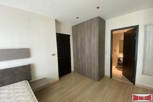 Sky Walk Condo  One Bedroom Condo + Study Room with City Views in Phra Khanong