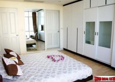 Baan Sathorn Chaophraya  Two Bedroom, Two Bathroom Condo for Rent, High Floor & Great View of Chao Phraya River