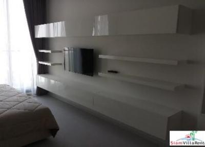 Noble Ploenchit  Modern and Convenient One Bedroom High Floor Condo for Rent in Lumphini