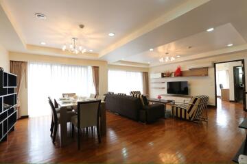 Baan Sukhumvit 14 - Large Three Bedroom with Convenient Location in Asok