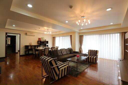 Baan Sukhumvit 14 - Large Three Bedroom with Convenient Location in Asok