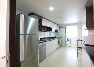 Baan Sukhumvit 14 - Large Three Bedroom with Convenient Location in Asok