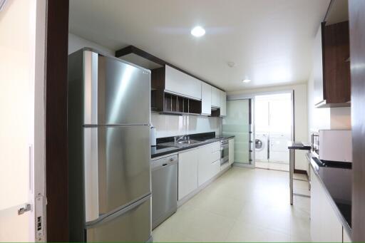 Baan Sukhumvit 14 - Large Three Bedroom with Convenient Location in Asok