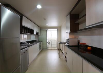 Baan Sukhumvit 14 - Large Three Bedroom with Convenient Location in Asok