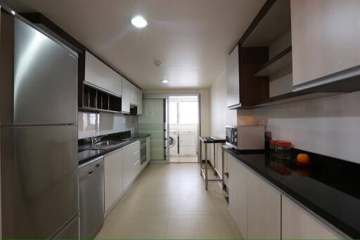 Baan Sukhumvit 14 - Large Three Bedroom with Convenient Location in Asok