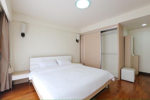 Baan Sukhumvit 14 - Large Three Bedroom with Convenient Location in Asok