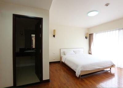 Baan Sukhumvit 14 - Large Three Bedroom with Convenient Location in Asok