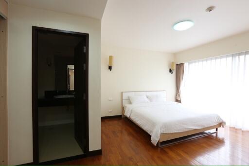 Baan Sukhumvit 14 - Large Three Bedroom with Convenient Location in Asok