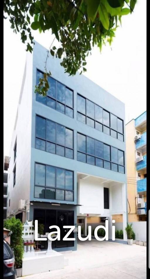 5 floor Office building in Ratchadapisaek Road for sale and rent
