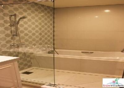 One Bedroom Apartment in Contemporary, Spanish-Style Complex on Sukhumvit 22