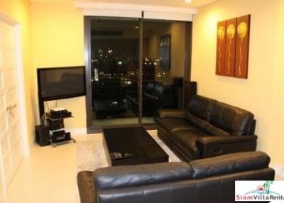 One Bedroom Apartment in Contemporary, Spanish-Style Complex on Sukhumvit 22