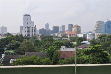 The Oriental Tower: Perfect for Families with a Close-knit Community and Airy, Bright Units