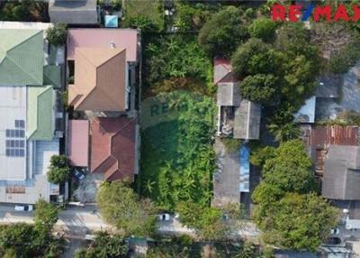 856 Sqm. Land listed for ฿ 10,700,000.