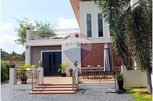 5 Bedroom Pool Villa in Bang Saray - 920471009-101