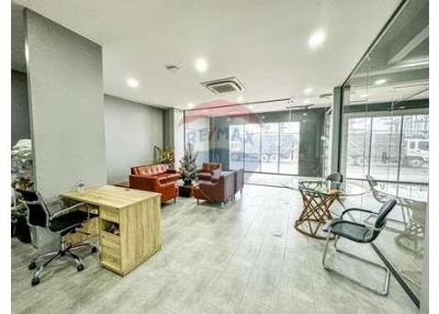 Exceptional Multi-tenant Office Space with Premium Features in Ban Pon - 920491004-181