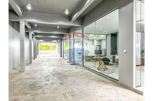 Exceptional Multi-tenant Office Space in Ban Pon - 920491004-181