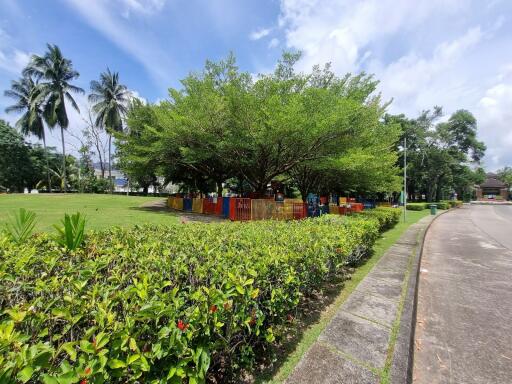 Land and Houses Park - Parichart