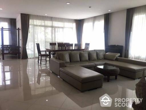 4-BR Condo at The Verandah near MRT Sukhumvit (ID 512012)