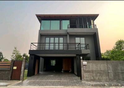 4 Bedrooms Mordern House for Rent in Suthep