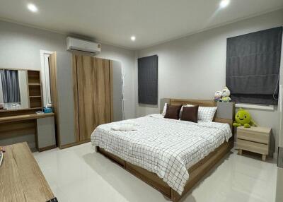 4 Bedrooms 2 Storey house for rent in Hangdong