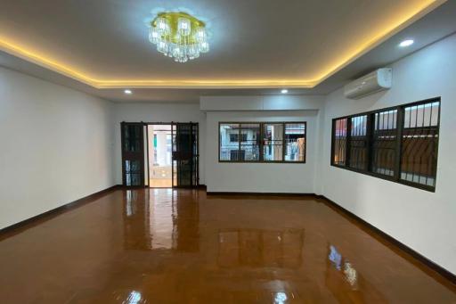 3 Bedrooms Single house for Sale in Nong Chom, San Sai District