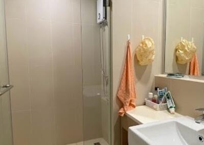 Condo for sale 2 bedroom fully furnished at the Issara condo , Sansai noi, Chiang Mai