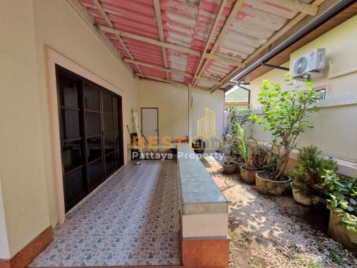 3 Bedrooms Villa / Single House in Ponthep 3/1 East Pattaya H011667