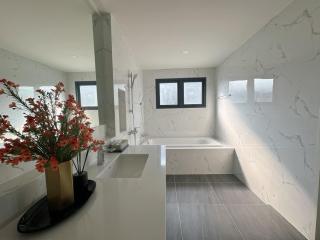 Spacious bathroom with modern finishes and natural light