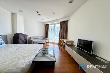 For sale Beach front condo The Palm Wongamat Studio Sea view