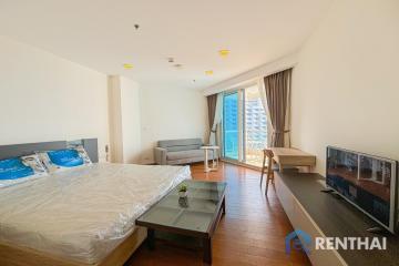 For sale Beach front condo The Palm Wongamat Studio Sea view