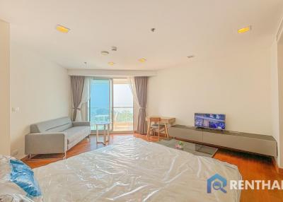 For sale Beach front condo The Palm Wongamat Studio Sea view