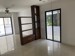 Townhouse for Sale at Areeya Mandarina Village