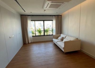 Condo for Rent, Sale at Ban Phloen Chit Apartment