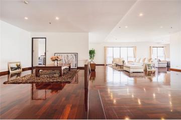 Spacious 4 bedrooms in Sathorn For rent.