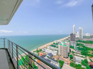 Exquisite 2-bedroom condo with seaview