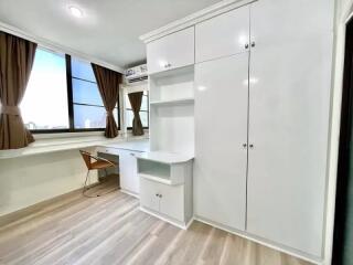 1 Bedroom Condo