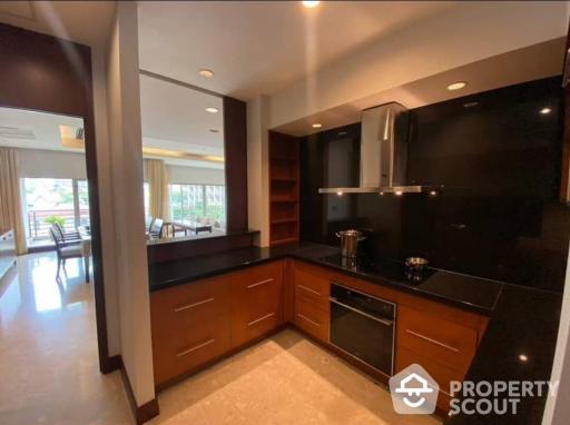 3-BR Condo at Royal Residence Park near BTS Phloen Chit