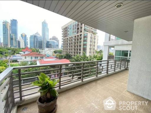 3-BR Condo at Royal Residence Park near BTS Phloen Chit