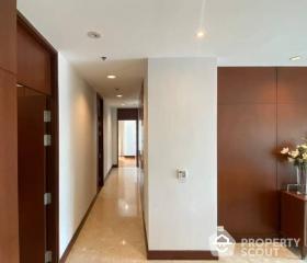 3-BR Condo at Royal Residence Park near BTS Phloen Chit