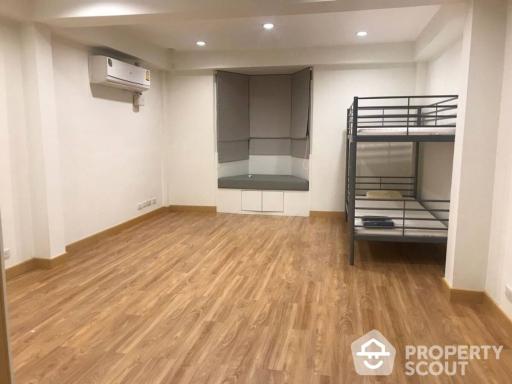 3-BR Townhouse near BTS Ekkamai