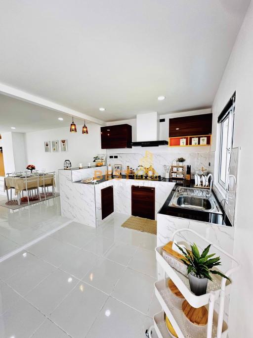 2 Bedrooms Townhouse Nong Pla Lai H011671