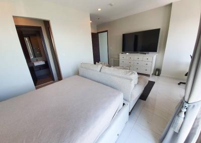 C Ekkamai 3 bedroom condo for sale with tenant
