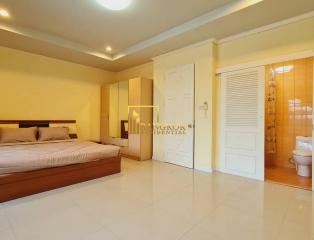 Baan Chicha Castle  Pet Friendly 3 Bedroom Townhouse in Phrom Phong