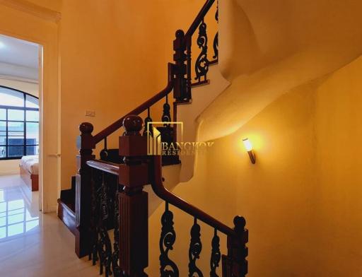 Baan Chicha Castle  Pet Friendly 3 Bedroom Townhouse in Phrom Phong