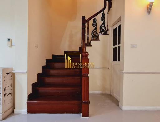 Baan Chicha Castle  Pet Friendly 3 Bedroom Townhouse in Phrom Phong