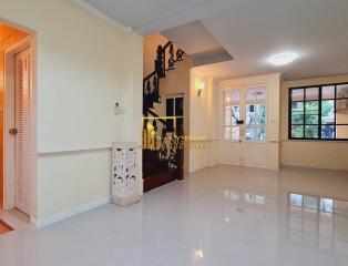 Baan Chicha Castle  Pet Friendly 3 Bedroom Townhouse in Phrom Phong