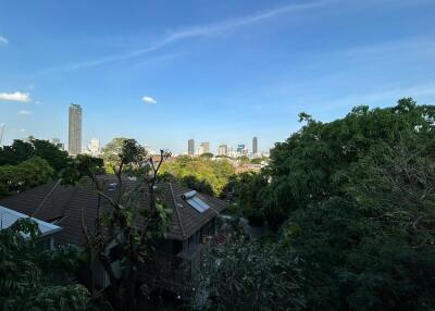 Siamese 39  Modern 2 Bedroom Condo in Phrom Phong