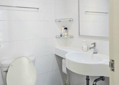 Clean and modern bathroom with white tiles