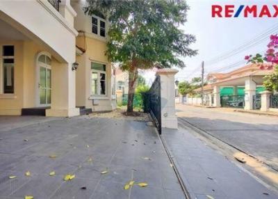 220 Sqm., 3 Beds Townhouse listed for ฿ 4,590,000.